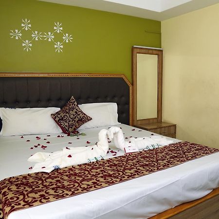 Hotel Vijay Pollāchi 外观 照片