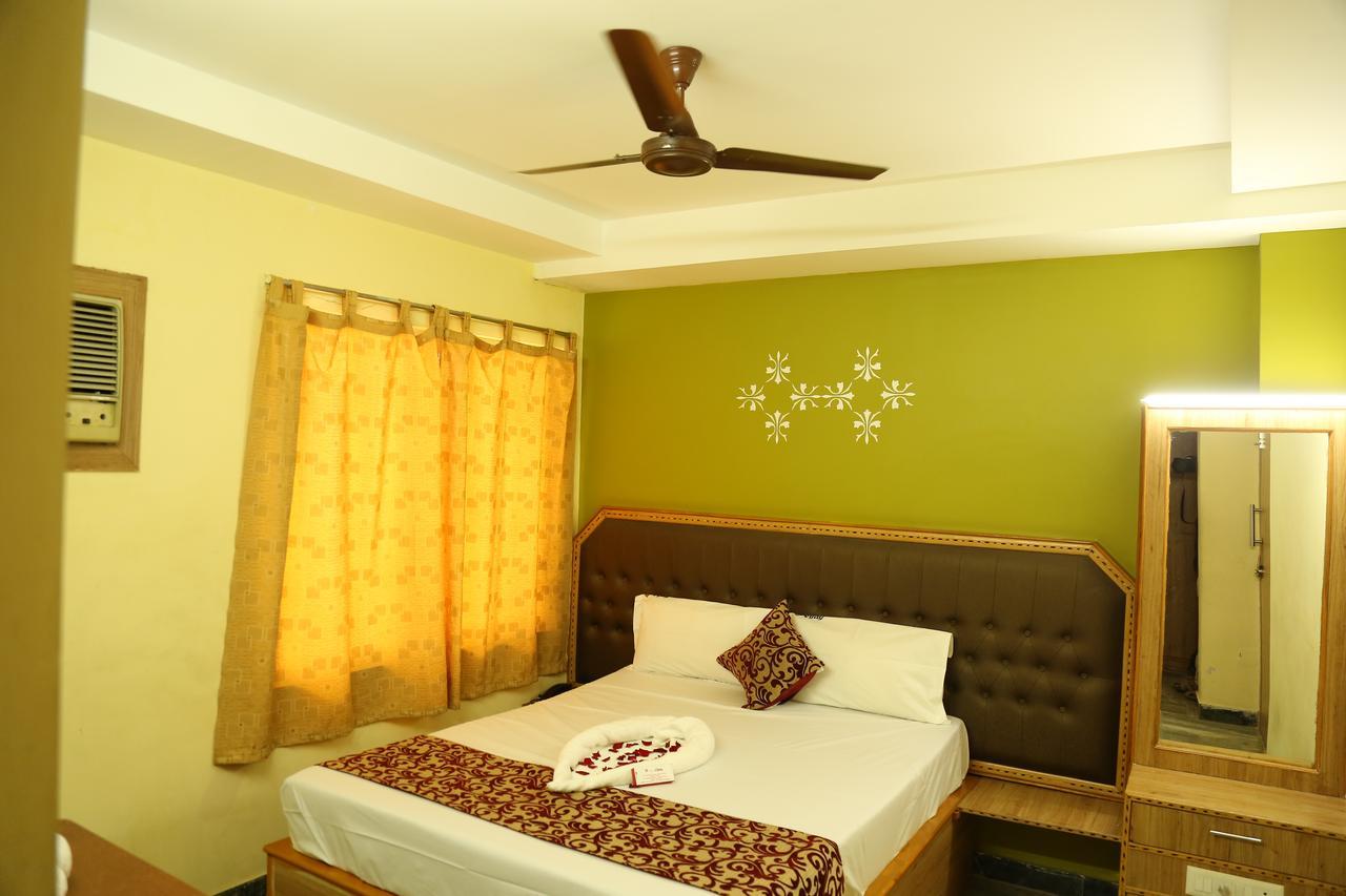 Hotel Vijay Pollāchi 外观 照片
