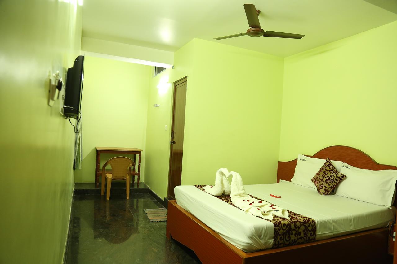 Hotel Vijay Pollāchi 外观 照片