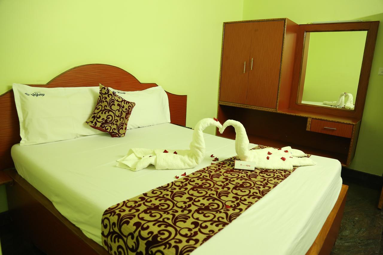 Hotel Vijay Pollāchi 外观 照片