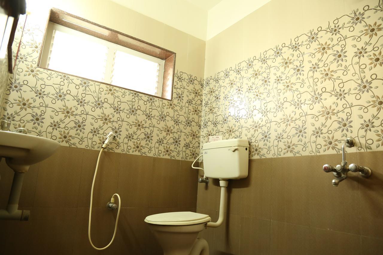 Hotel Vijay Pollāchi 外观 照片