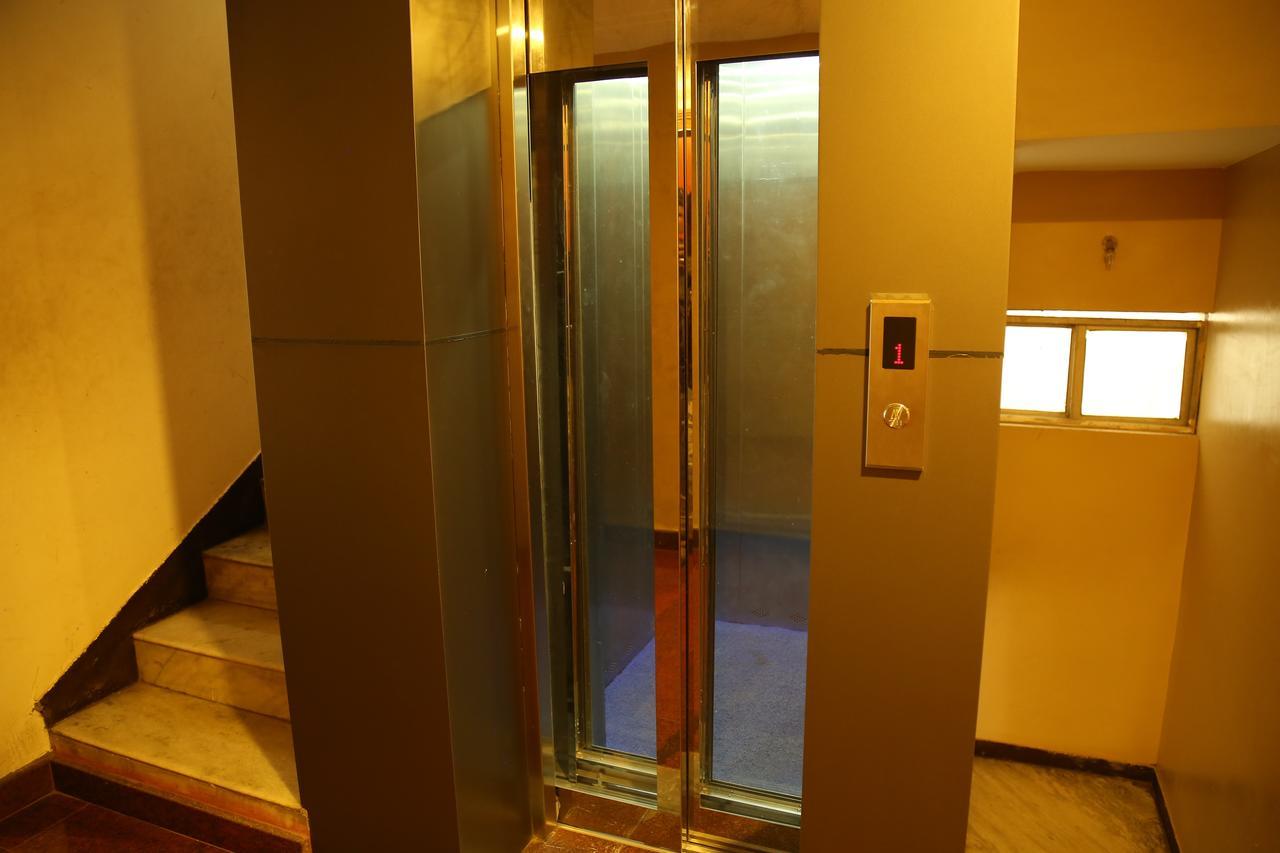 Hotel Vijay Pollāchi 外观 照片