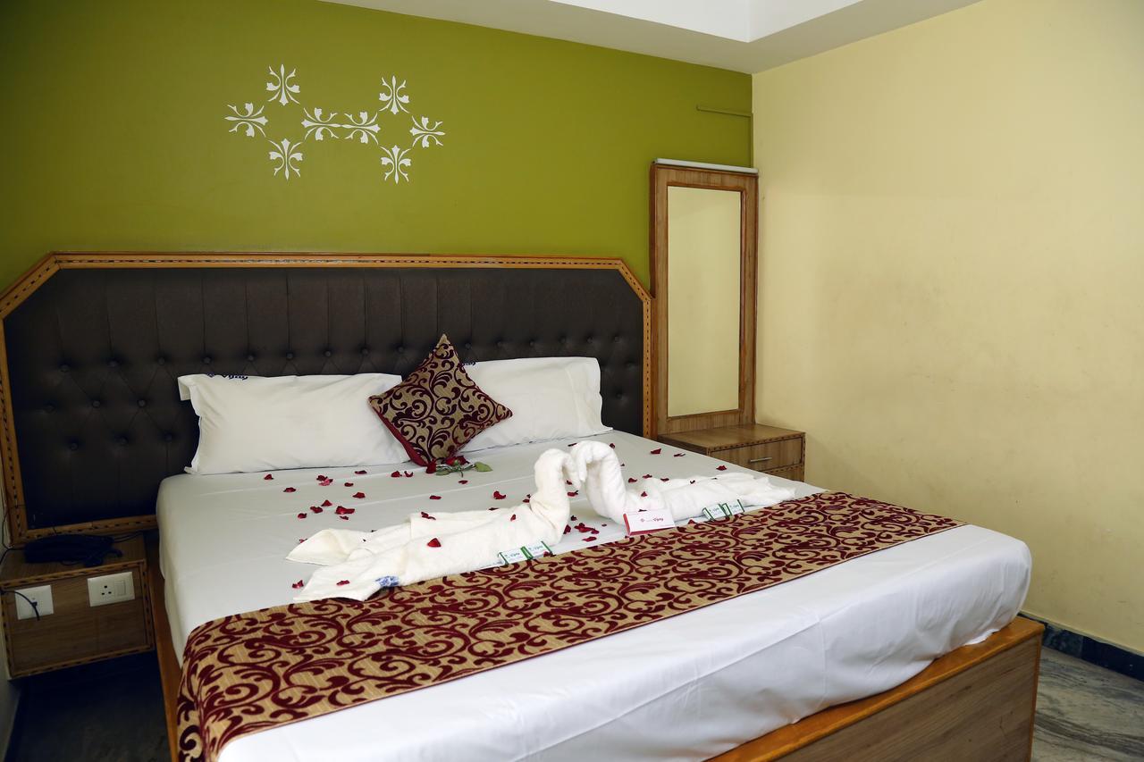 Hotel Vijay Pollāchi 外观 照片